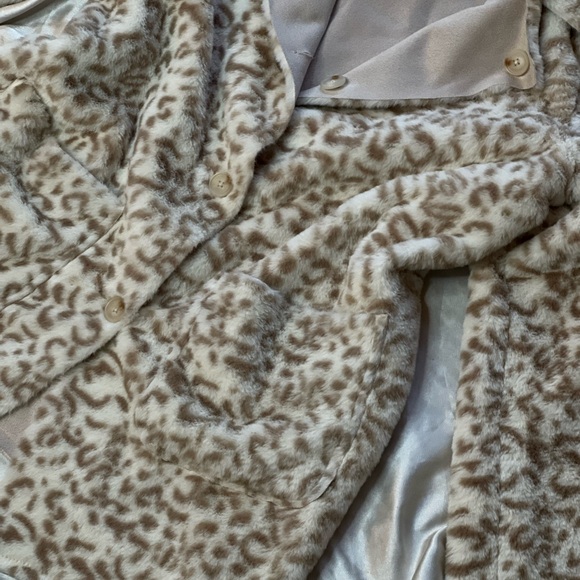 Leopard Print Faux Fur Coat - Picture 6 of 9